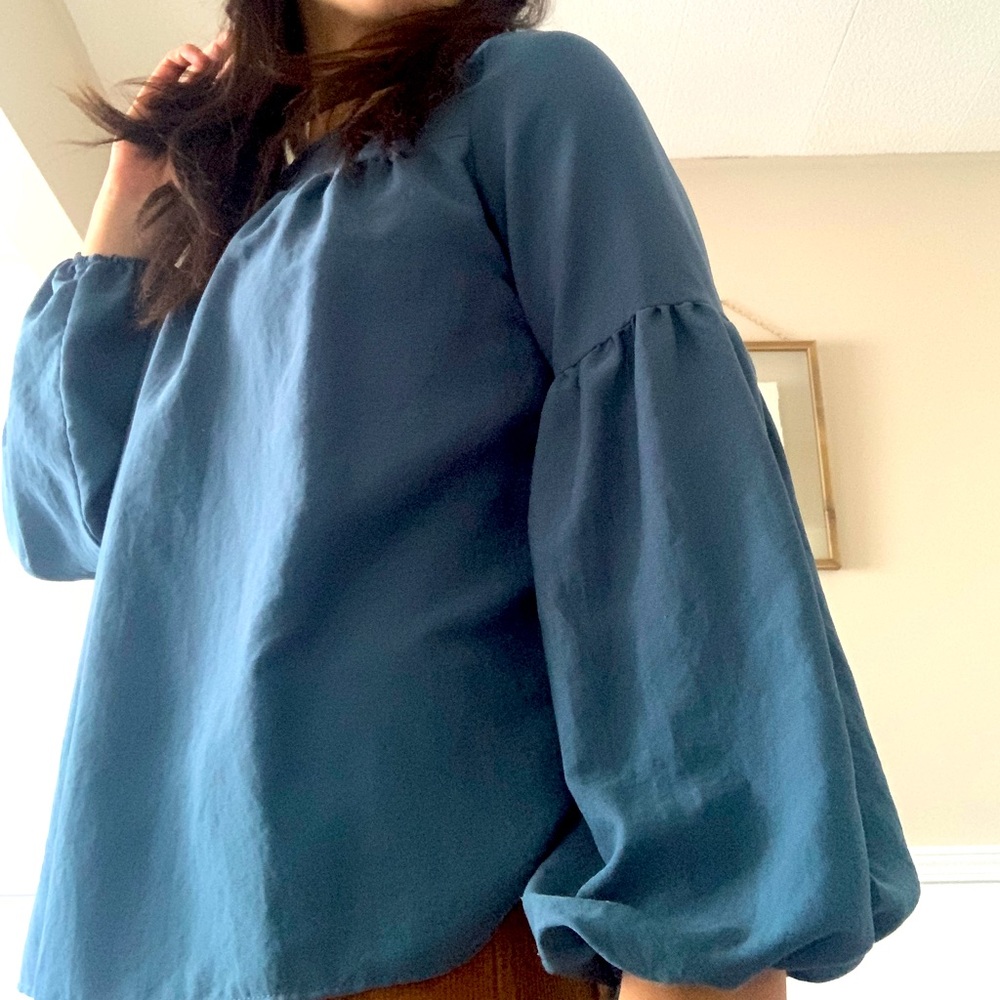 Blue bishop sleeve top